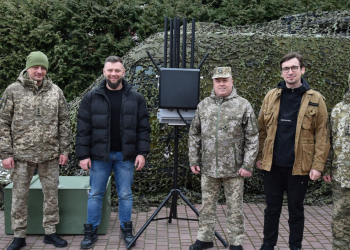 Львівські айтівці передали прикордонникам комплекс РЕБ для протидії безпілотникам