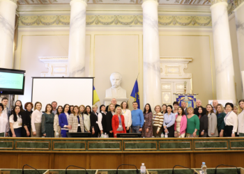 У Львівській облраді презентували проєкт розвитку сімейного патронату