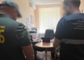 Правоохоронці затримали підприємця, який хотів нажитися на постачанні неякісної форми для прикордонників